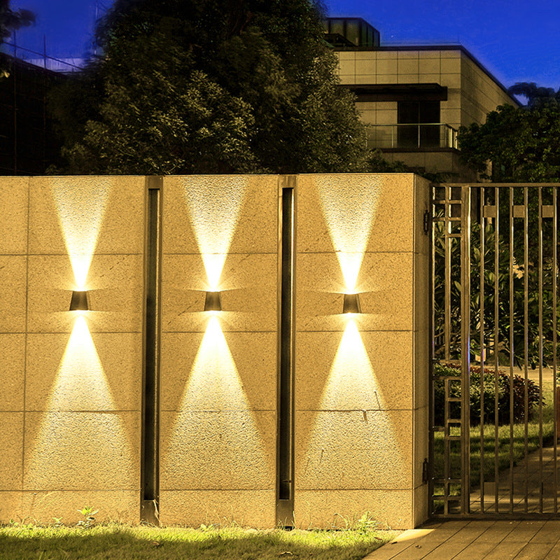 Lámpara de Pared Solar para Exteriores - Moderna y Resistente al Agua